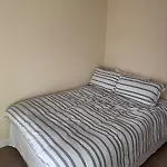 3 Floors, 4 Bedroom House With A Private Driveway! Tatil Evi