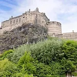 Апартаменты 1 Bed In The Heart Of Grassmarket With Castle Views *