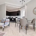 Апартаменты 1 Bed In The Heart Of Grassmarket With Castle Views Эдинбург