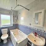 Stylish & Spacious 4 Bedroom House Apartamento *