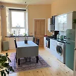 Charming Flat Edinburg