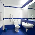 Travelodge Dreghorn Hotel 3*
