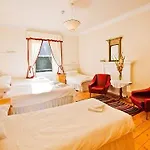 בית הארחה Halcyon House 3*