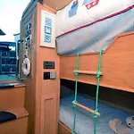 - Houseboats إدنبرة
