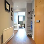 Holyrood Park - Carparking Included! شقة إدنبرة