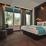 The Learmonth Otel