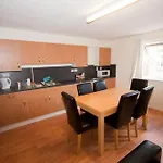 Destiny Student - Meadow Court شقة إدنبرة