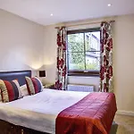 מלון דירות Fountain Court - Grove 4*