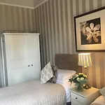 Vendégház Abercorn 4*