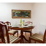 Spacious, Central Daire *