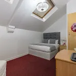 Oyo St Andrews بيت ضيافة 3*