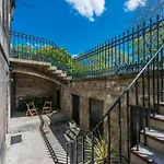 דירה Joivy Luxury With Patio In Centre *