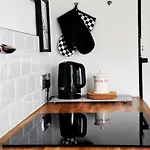 Stylish Flat In 1860's Listed Building Apartament *