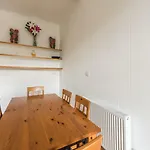 3 Bed Overlooking Meadows Park Appartement