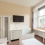 3 Bed Overlooking Meadows Park