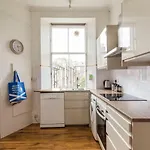 3 Bed Overlooking Meadows Park *