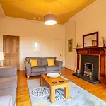 Beautiful And Bright Georgian Style Morningside - Pass The Keys *