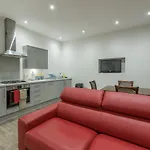Haymarket Spacious 3 Bedroom Street Level *