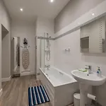 Haymarket Spacious 3 Bedroom Street Level Apartament