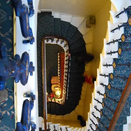 Dene Guest House, New Town 3*