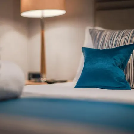 The Knight By Mansley Aparthotel