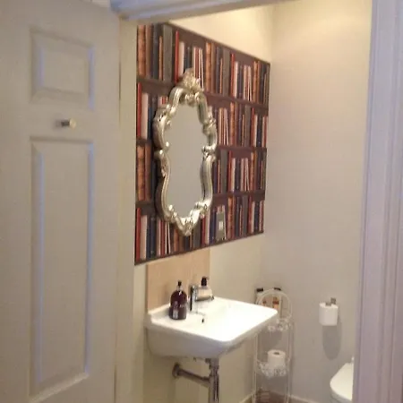 A In The City - West 3* Edinburgh