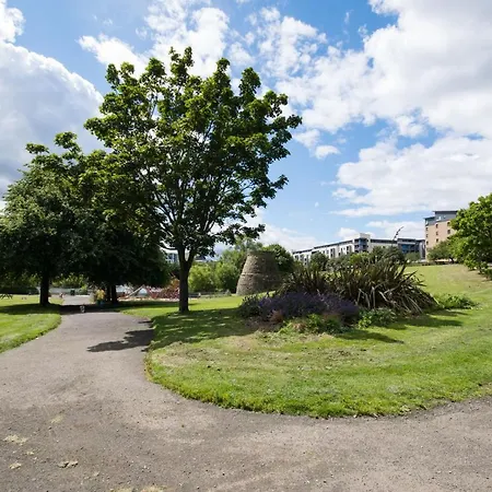 Lochend Serviced * Edinburgh