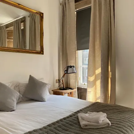 Royal Mile By The Castle Edinburgh