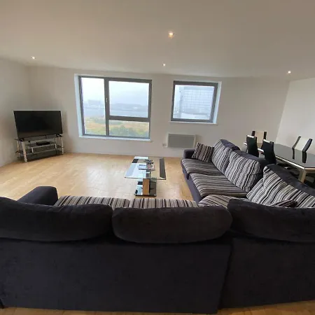Grand Harbour Apartment Edinburgh