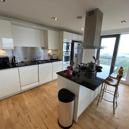 Grand Harbour Apartment Edinburgh