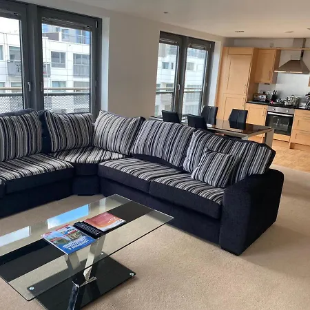Grand Harbour Apartment *