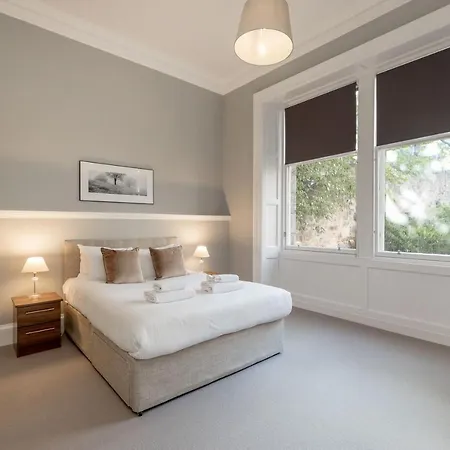 Destiny Scotland - Q-residence Апартаменты Эдинбург