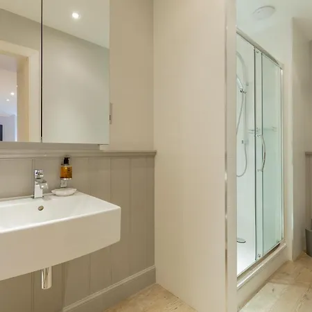 Destiny Scotland - Q-residence Апартаменты