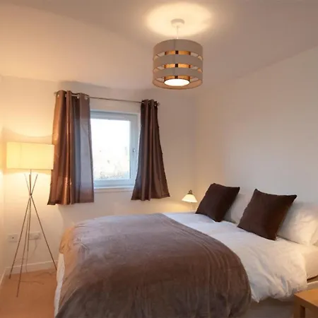 The Lochend Park View Apartman *