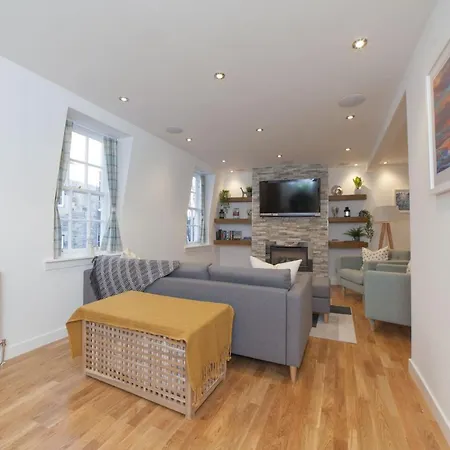 Queensferry Street Lane - Fantastic 2 Bedroom Centre Mews House With Free Secure Parking! 에든버러