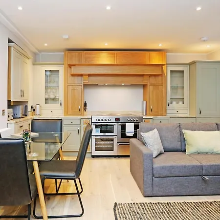 Joivy Modern And Airy Flat On The Historic Royal Mile Edinburgh