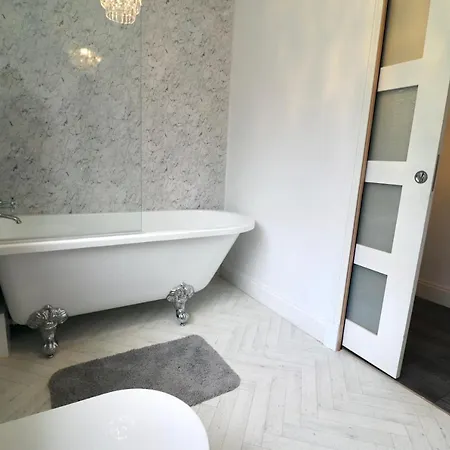 Burnside House With Hot Tub - Perfect For Family Gatherings & Special Occasions * Edinburgh