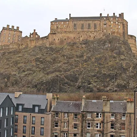 In With Great View On Castle Apartment Edinburgh