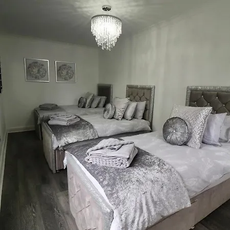 Burnside House With Hot Tub - Perfect For Family Gatherings & Special Occasions * Edinburgh