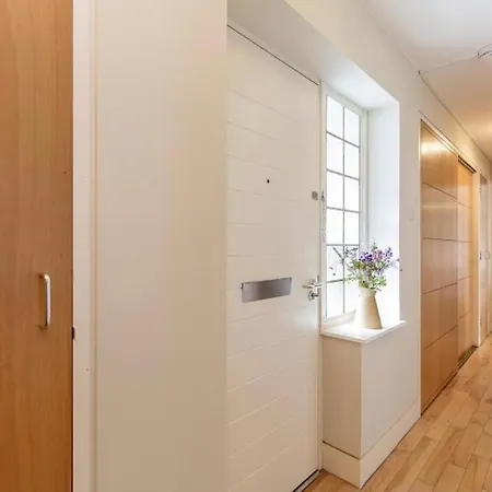 Uptown 2 Bed Apartment Edinburgh