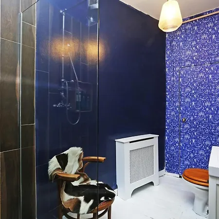 Joivy Iconic Colorful On The Royal Mile * Edimburgo