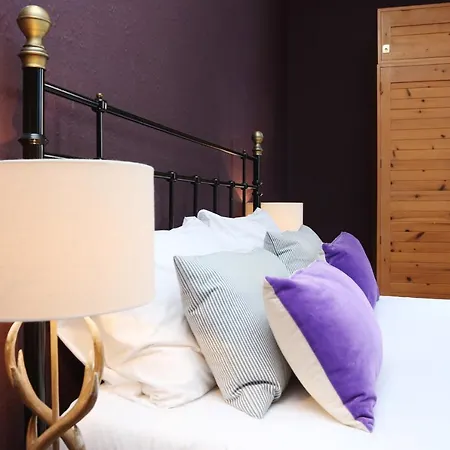 Joivy Iconic Colorful On The Royal Mile * Edimburgo