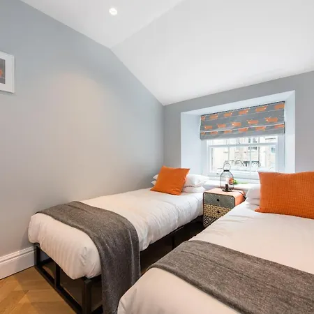 Centre, Newly Refurbished Stylish Apartament Edynburg