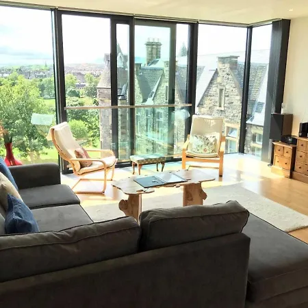 Hotel apartamentowy Quartermile Serviced