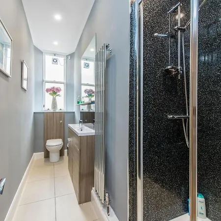 Castle Apt, Modern, Apartment Edinburgh