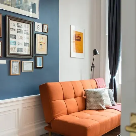 Newly Refurbished Centre Chic Pad Lejlighed *