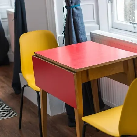 Newly Refurbished Centre Chic Pad *