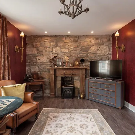 Canongate Luxury Homestay *