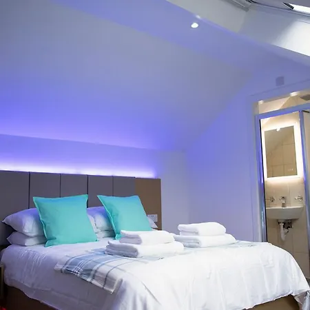 Aparthotel Crosskeys 双金匙公寓 *