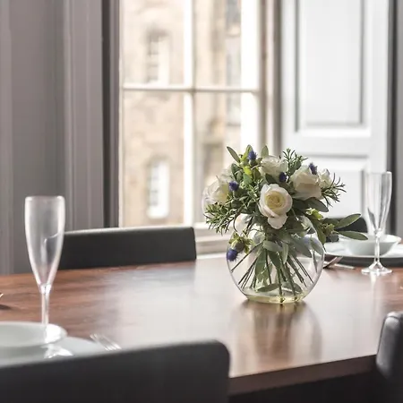 Апартаменты F&o - Vip Royal Mile 2 Bed - Sleeps 4 *